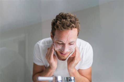 Wash Your Face Face Washing Mistakes The Healthy Readers Digest