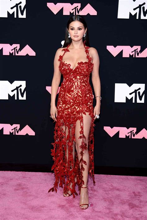 Selena Gomez Wore A Red Hot Naked Dress To The MTV VMAs