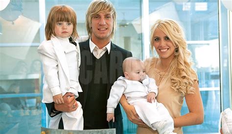Nara, 28 mayıs 2008'den 6 kasım 2013'e kadar futbolcu maxi lópez ile evlendi ; Caras | "Constantino ya es hijo de Dios"