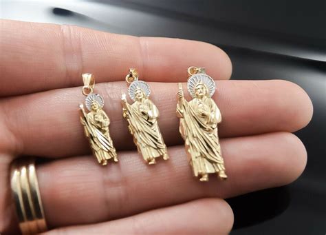 Wear a san judas gold pendant like the one shown measuring approximately 30x55mm. San Judas Tadeo Medalla Oro 14k Gold Saint Jude Pendant Charm Religious Pendant | eBay