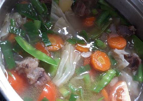 Sayur sop tulang iga sapi ini akan terasa jauh lebih nikmat apabila ditambah dengan sambal kecap dan kerupuk. Cara Memasak Sayur Sop Daging Sapi yang Enak dan Mudah - Aneka Resep Sop Enak dan Mudah