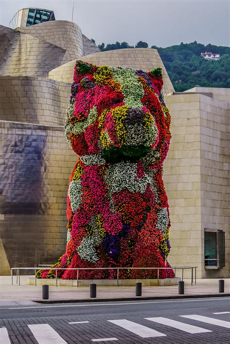 The jeff koons puppy vase is the famous white glazed porcelain sculpture of the acclaimed artist. Puppy by Jeff Koons | Guggenheim Museum Bilbao Bilbao ...