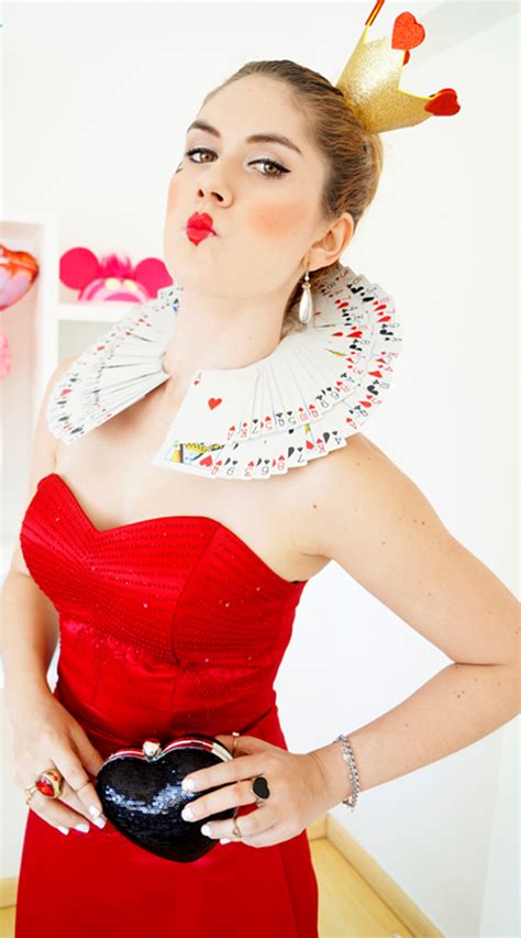 Feeling Like Getting A Little Glamourous This Halloween Try Out This Easy Queen Of Hearts Diy