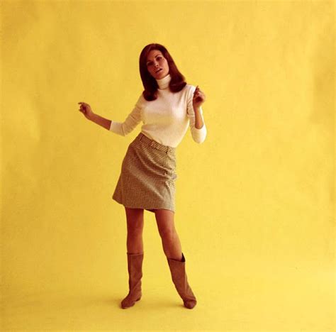 32 wonderful color photos of raquel welch the classic beauty of the 1960s ~ vintage everyday