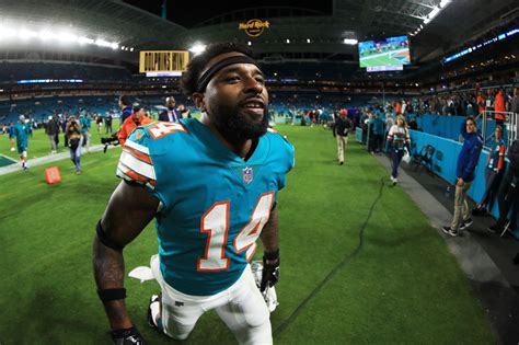 Jarvis Landry expected to sign franchise tag (still) - The Phinsider