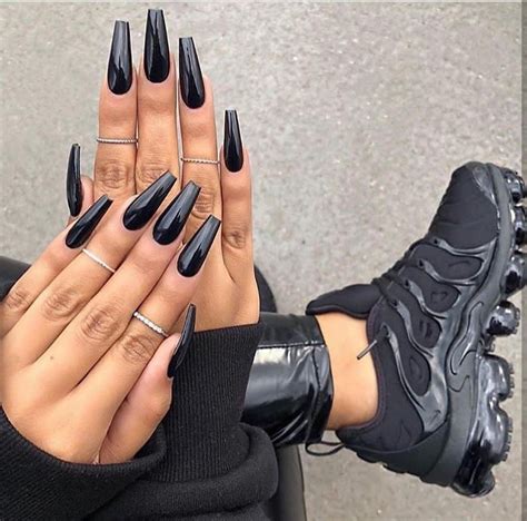 Nail art. Black aesthetic. Black nails. glossy | Long black nails, Black acrylic nails, Black nails