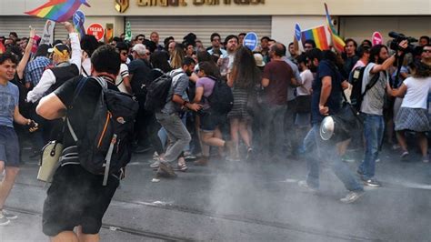 Turquie la police réprime la Gay Pride d Istanbul LCI