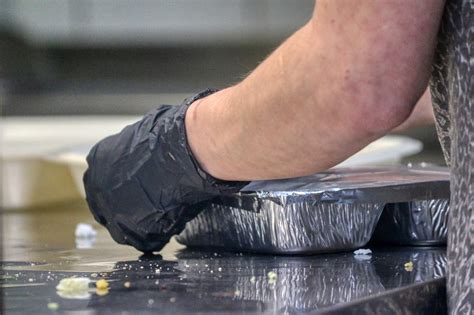 Nicht nur die maske ist eine maßnahme im kampf gegen corona. Gastronomie in der Stecknitz-Region: Außer-Haus-Service zu ...