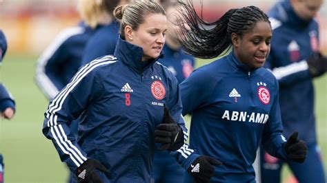 Sherida spitse has scored 42 times for the national team. In images | Sherida Spitse's first training