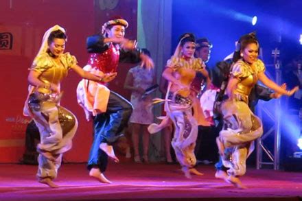 Mediums under trance is carried on. Chap Goh Meh | ContemporaryNomad.com