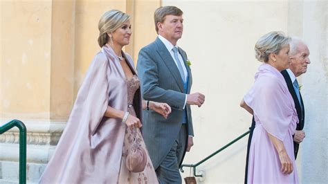 Die ersten tage sind schwierig, auch für uns. Máxima Holland an Hochzeit mit Kind und König Willem ...
