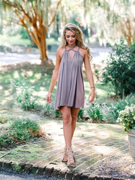 10 Perfect Senior Picture Outfit Ideas For Girls 2023