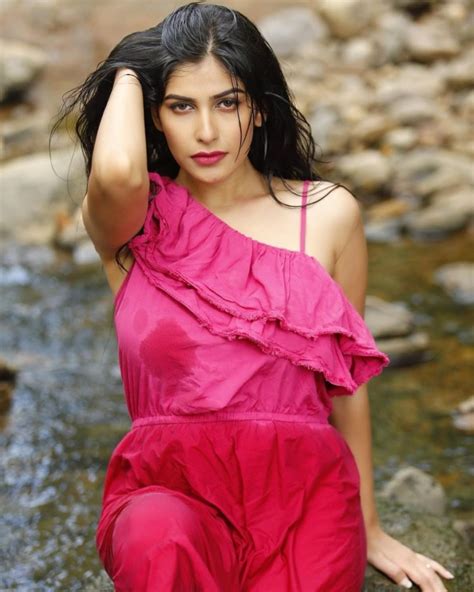 bigg boss marathi 3 contestant mira jagannath s super hot pictures will make you fall in love
