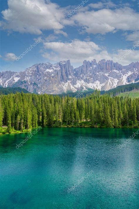 Paisaje Paradisíaco En Karersee Lago Di Carezza Lago Carezza En