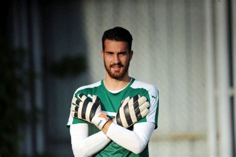 1989 senesinde itfaiye memuru babanın ve ev hanımı annenin çocuğu olarak i̇zmir'de dünyaya gelen harun tekin, futbola 10 yaşındayken menemenspor altyapısında. Harun Tekin'den taraftarlara çağrı - Timeturk Haber