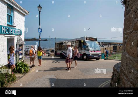 Mousehole Cornwall England Uk 2021 Coastal Bus From Penzance And Passengers Arrive In