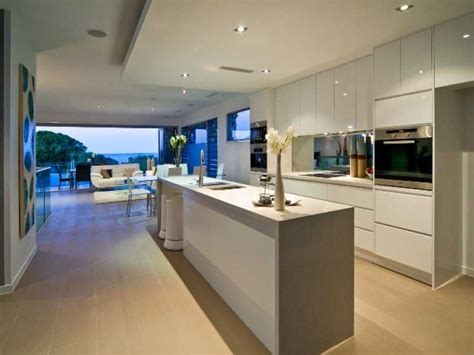 We offer several ideas to help you maximize your open floor plan by. Kitchen inspiration: open plan kitchen dining area with ...