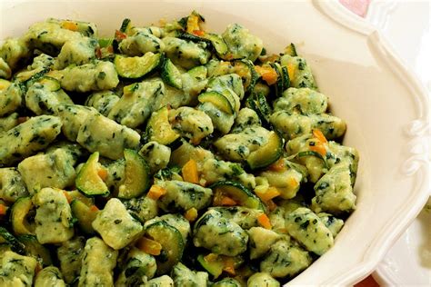 Come fare il risotto con zucchine light e dietetico. Ricetta Gnocchi di patate, zucchine, erbette - La Cucina ...