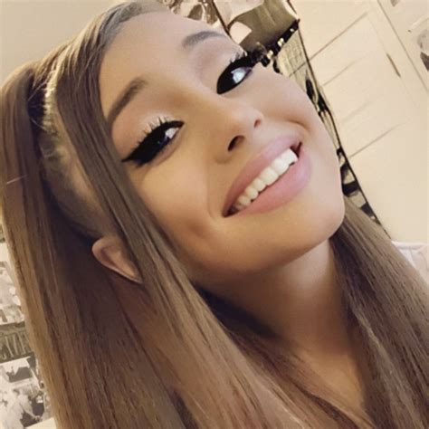 Pop Crave On Twitter Fans Call Out Ariana Grande Cosplayer Paige Niemann For Starting An