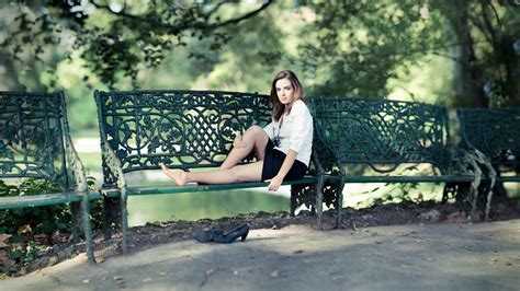 4k Girl Bench Wallpapers High Quality Download Free