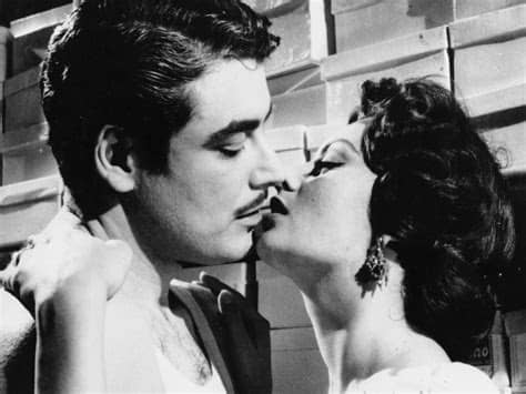De sica dirige la loren inla riffa, storia di una bellezza da tirasegno che si mette in palio in una piazza romagnola. Why celebrate Vittorio De Sica in 2015? | BFI