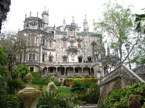 A quinta da regaleira constitui um dos mais enigmáticos monumentos da paisagem cultural de sintra, classificada como património. Quinta da Regaleira Sintra Portugal - Summer's Adventures