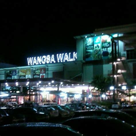 Wangsa walk mall is designed as an outdoor walking mall with around 173 tenants currently. Wangsa Walk Mall - Wangsa Majuのショッピングモール