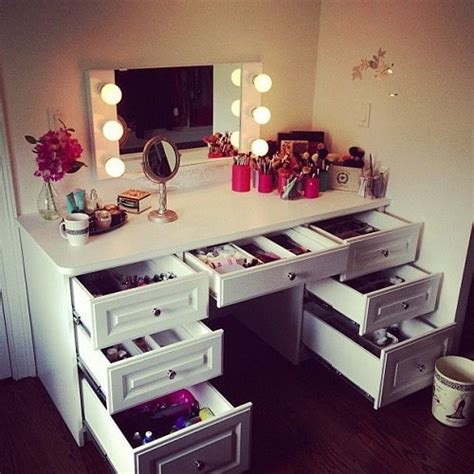 Vanities for bedroom with lights. 15 Fantastic Vanity Mirror with Lights for Bedroom Ideas