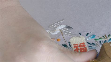日本刺繍の技法 駒取り1回～引っ張りとじ（金糸） Youtube