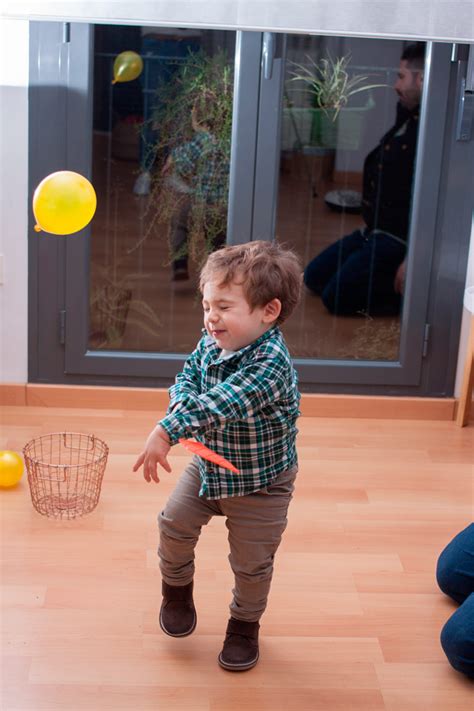 Hay varios tipos de juegos recreativos de educación física pero lo primero, hay que transmitir a los alumnos dos cuestiones Juegos de interior con globos - Actividades para niños, manualidades fáciles y juegos creativos
