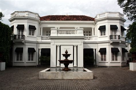 Sri Lankas Historic Hotels
