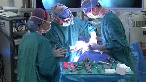 Live Doctor Performs Lung Surgery