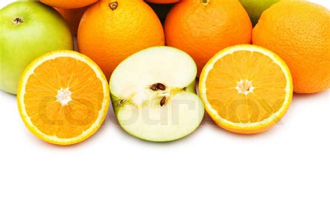 Apple Und Orangen Auf Dem Weißen Isoliert Stock Bild Colourbox