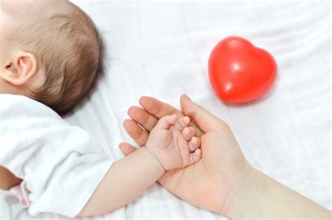 Perawatan Bayi Baru Lahir Yang Orang Tua Harus Tahu