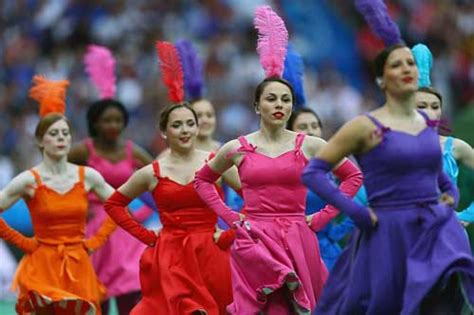 Euro 2020 sẽ được khai mạc vào lúc 1h ngày 12/6. Khai mạc Euro 2016 : Lễ hội âm thanh, màu sắc đầy ý nghĩa