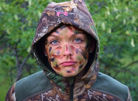 Whether you are on a camping holiday in the wilderness or have to return home late from work through dark alleys, this pepper spray is a reliable tool for self defense. Camouflage Face Paint-Nature's Paint - Camouflage Face ...