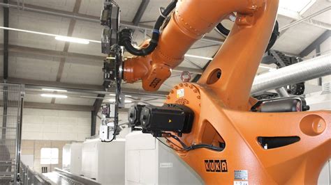 Industrys Largest Robot The Kuka Kr 1000 Titan Installed At Multicut