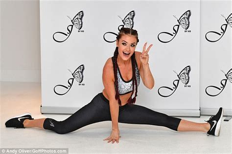 Ex On The Beachs Jess Impiazzi Flaunts Her Toned Stomach At Activewear Launch Daily Mail Online