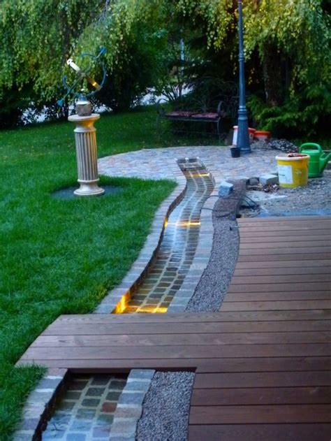 Wir zeigen ihnen 22 ideen, wie sie den außenbereich. ausblick | Bachlauf im garten, Wasserspiel garten, Garten ...