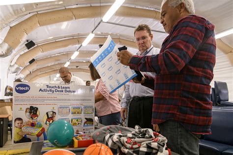Before unwrapping christmas gifts, our family opens brown paper bags we call papa sacks. they typically contain fruit, peanuts, some candy and a simple gift. SCE Employees Deliver Christmas Gifts to Camp Pendleton ...