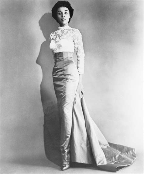 Remember Her Legacy Of The Best Diahann Carroll Looks Essence Vintage Hollywood Glamour