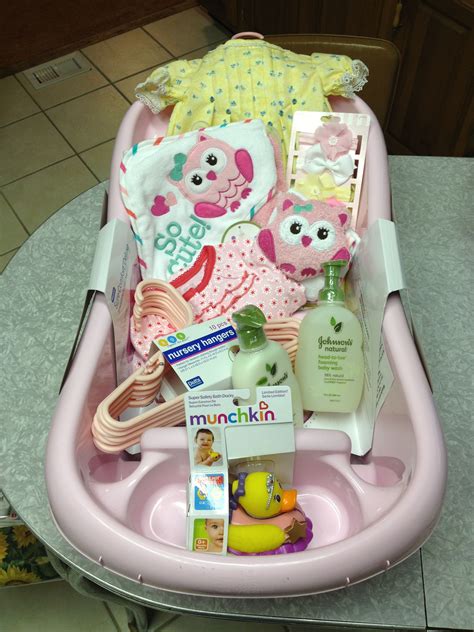 Gentle care baby shower bath gift set. Baby girl bathtub gift basket | Babyparty geschenkkorb ...