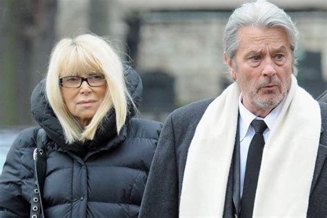 3.1k likes · 453 talking about this. Alain Delon lamenta morte de Mireille Darc: 'Agora posso ...