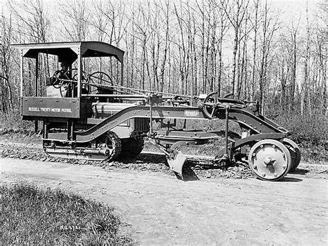 1920s The First Caterpillar Tractor Caterpillar Equipment Tractors