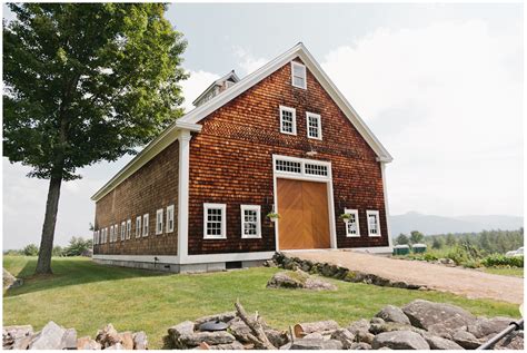 The barn itself was built in 2015, and is there's nothing that screams new hampshire like a barn wedding with scenic mountain views. taylor + jarrod: sandwich nh barn wedding - Emily ...
