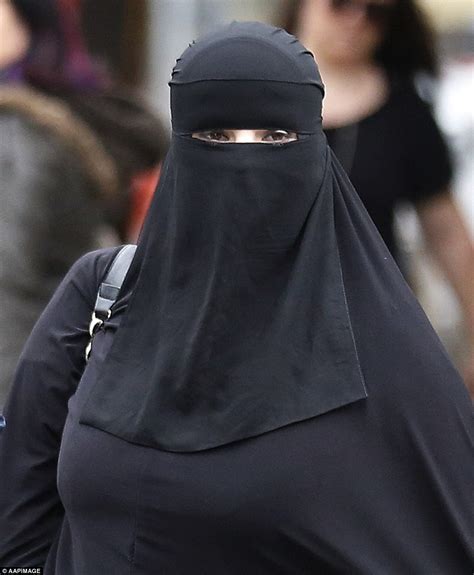 Fatima Elomar Wife Of Isis Fighter Mohamed Elomar Drops Niqab In Sydney Daily Mail Online