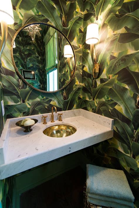 15 Reasons To Love Bathroom Wallpaper Tropical Home Decor Tropical