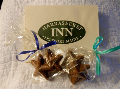 This cozy, country inn offers 23 fireplaces throughout the property and is 8 km to wolfe's neck state park. Freeport ME: Shop Till You Drop in Upscale New England ...