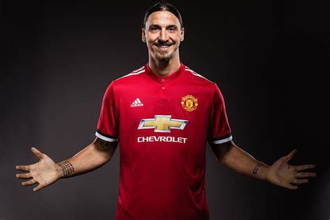 Latest on ac milan forward zlatan ibrahimovic including news, stats, videos, highlights and more on espn. Zlatan Ibrahimović opet nasmijao novinare