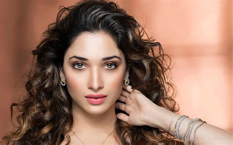 2880x1800 2880x1800 Actress Beautiful Beauty Bhatia Bollywood Brunette Cute Eyes Face